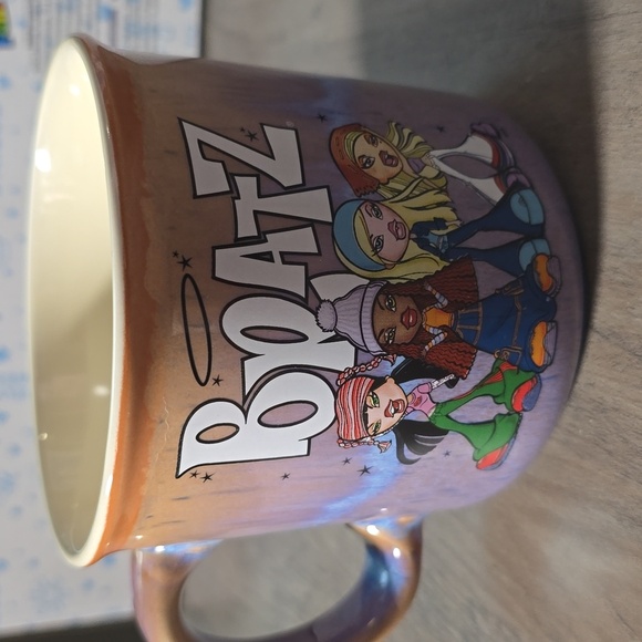 BRATZ CAMPER CERAMIC 20OZ MUG - Picture 3 of 5